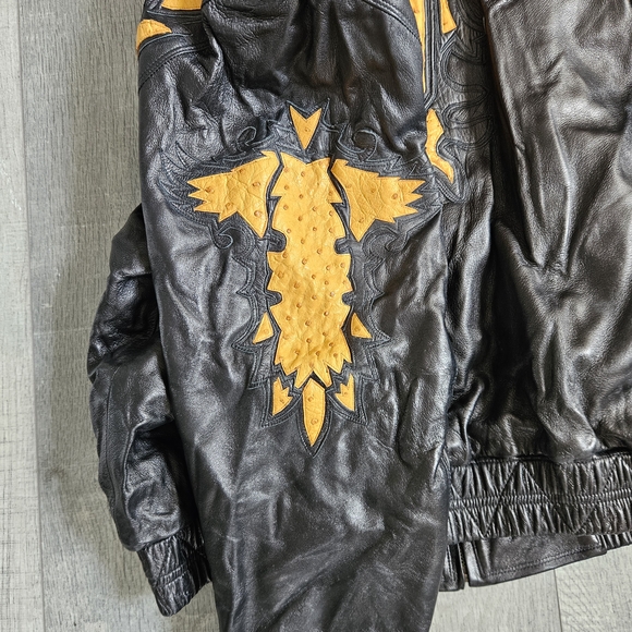 Stylish Black Leather Bomber Jacket with Yellow Details - Picture 3 of 10